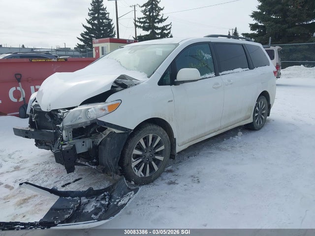 Toyota SIENNA LE 2018 5TDJZ3DC8JS200364 Image 2