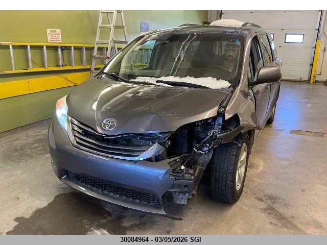 5TDKK3DC0FS552435 Toyota SIENNA LE