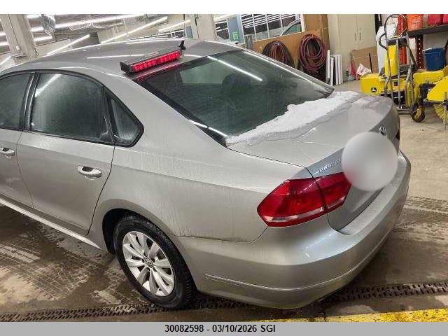 30082598 :رقم المزاد ، 1VWAN7A35DC121616 vin ، 2013 Volkswagen Passat S مزاد بيع