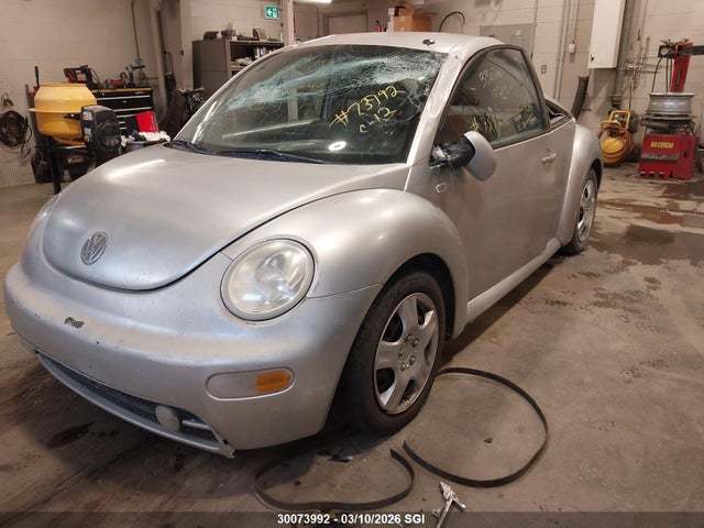 30073992 :رقم المزاد ، 3VWCB21C01M461948 vin ، 2001 Volkswagen New Beetle Gls مزاد بيع