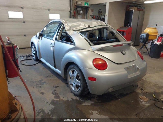30073992 :رقم المزاد ، 3VWCB21C01M461948 vin ، 2001 Volkswagen New Beetle Gls مزاد بيع