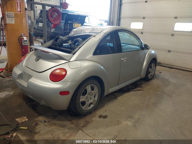 30073992 :رقم المزاد ، 3VWCB21C01M461948 vin ، 2001 Volkswagen New Beetle Gls مزاد بيع