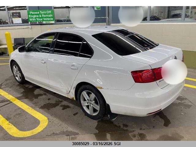 30085029 :رقم المزاد ، 3VWDX7AJ4DM417151 vin ، 2013 Volkswagen Jetta Se مزاد بيع