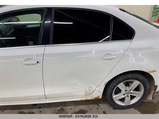 30085029 :رقم المزاد ، 3VWDX7AJ4DM417151 vin ، 2013 Volkswagen Jetta Se مزاد بيع