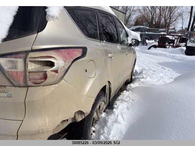 1FMCU9G9XHUC82867 Ford ESCAPE SE