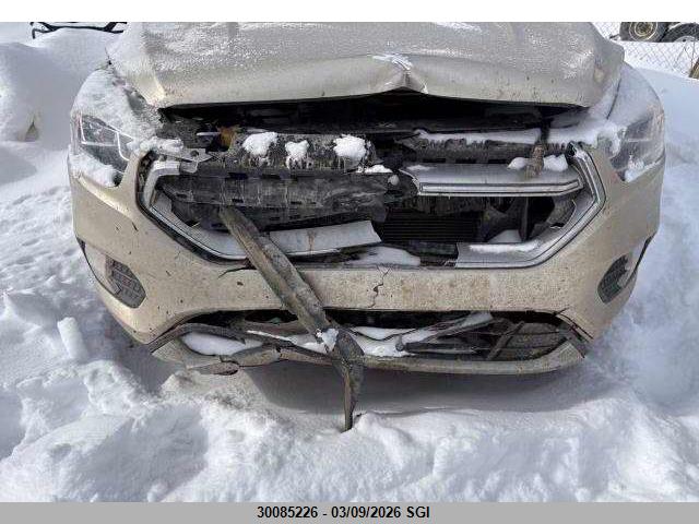 1FMCU9G9XHUC82867 Ford ESCAPE SE