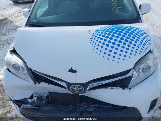 5TDKZ3DC1KS995330 Toyota SIENNA LE
