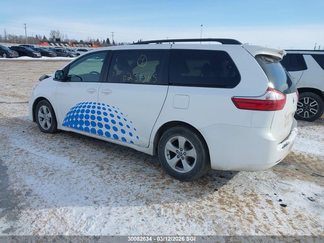 5TDKZ3DC1KS995330 Toyota SIENNA LE