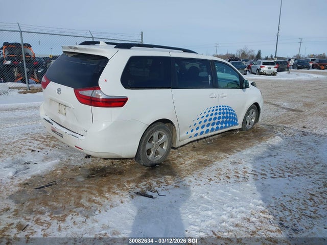 5TDKZ3DC1KS995330 Toyota SIENNA LE