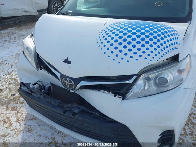 5TDKZ3DC1KS995330 Toyota SIENNA LE