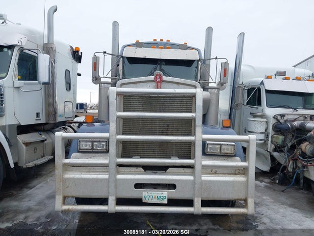 30085181 :رقم المزاد ، 1XKWDB9X91J963926 vin ، 2001 Kenworth Construction W900 مزاد بيع