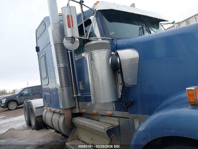 30085181 :رقم المزاد ، 1XKWDB9X91J963926 vin ، 2001 Kenworth Construction W900 مزاد بيع