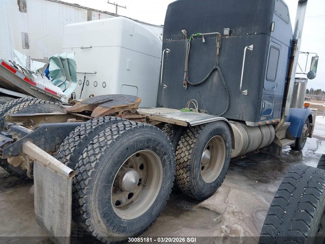 30085181 :رقم المزاد ، 1XKWDB9X91J963926 vin ، 2001 Kenworth Construction W900 مزاد بيع