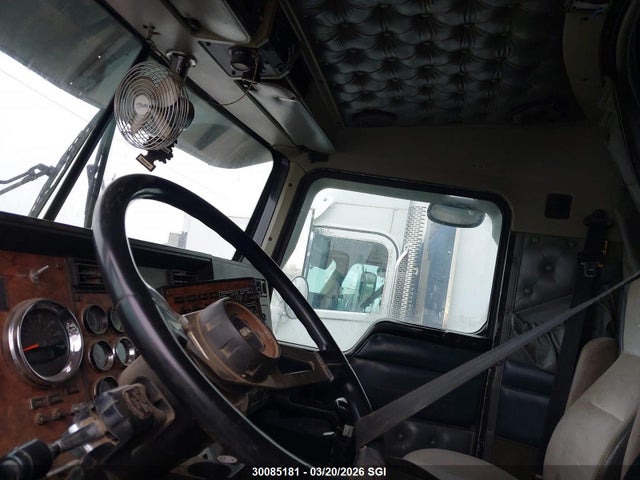 30085181 :رقم المزاد ، 1XKWDB9X91J963926 vin ، 2001 Kenworth Construction W900 مزاد بيع