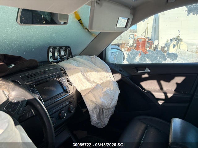 30085722 :رقم المزاد ، WVGJV3AX3EW530580 vin ، 2014 Volkswagen Tiguan S/se/sel/r-line مزاد بيع