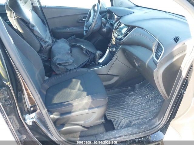 3GNCJKSB8KL365575 Chevrolet TRAX LS