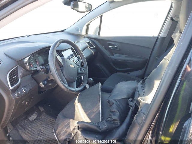 3GNCJKSB8KL365575 Chevrolet TRAX LS