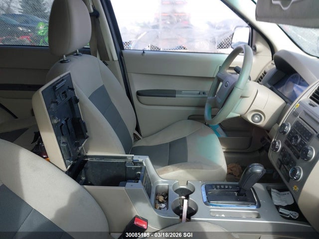 2008 Ford Escape Xlt მანქანა იყიდება აუქციონზე, vin: 1FMCU931X8KC13060, აუქციონის ნომერი: 30085185