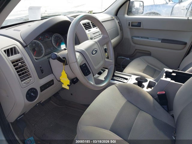 2008 Ford Escape Xlt მანქანა იყიდება აუქციონზე, vin: 1FMCU931X8KC13060, აუქციონის ნომერი: 30085185