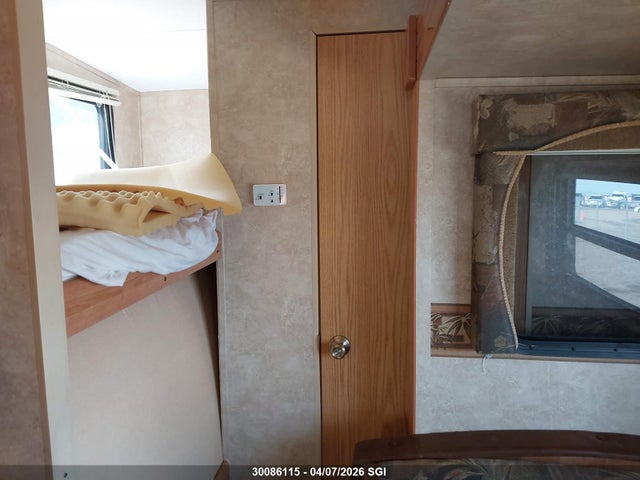 30086115 :رقم المزاد ، 4YDF249269G101397 vin ، 2008 Keystone Keystone مزاد بيع