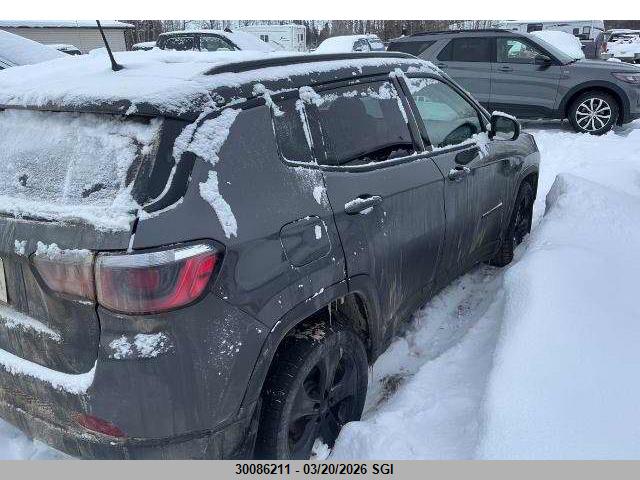 3C4NJDBB4JT313632 Jeep Compass Latitude