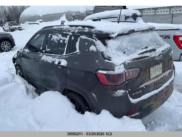3C4NJDBB4JT313632 Jeep Compass Latitude