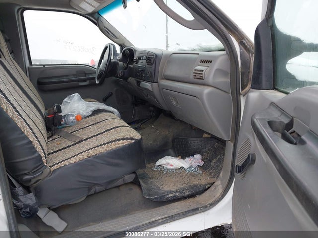 30086277 :رقم المزاد ، 1FTNF21565EC17458 vin ، 2005 Ford F250 Super Duty مزاد بيع