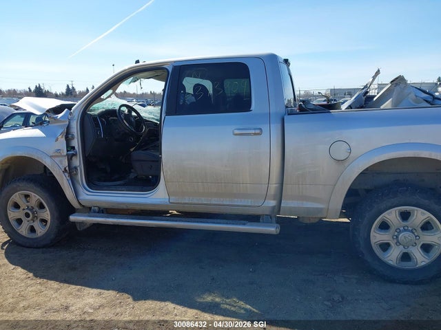 30086432 :رقم المزاد ، 3C6UR5FL9JG105159 vin ، 2018 Ram 2500 Laramie مزاد بيع