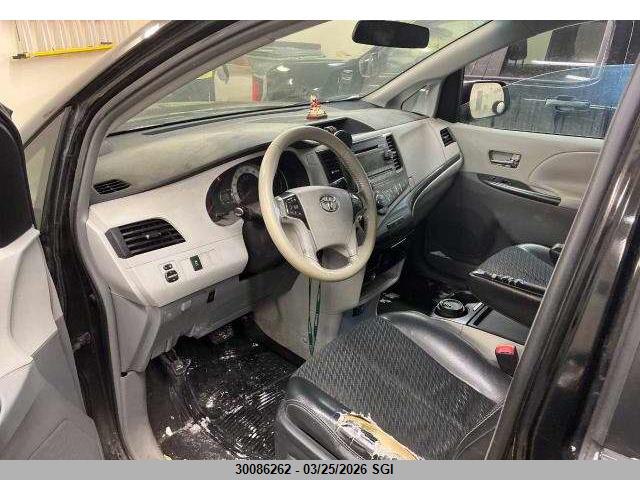 30086262 :رقم المزاد ، 5TDXK3DC0BS079345 vin ، 2011 Toyota Sienna Se 8 Passenger مزاد بيع