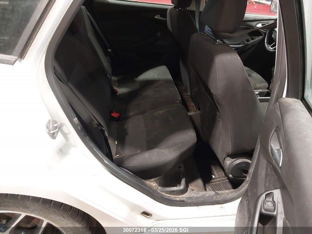 1FADP3K22HL273518 Ford FOCUS SE