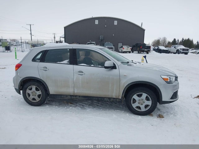JA4AH3AU5JU600548 Mitsubishi Rvr Se/es