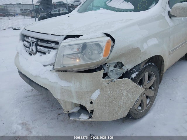 30086275 :رقم المزاد ، 5FNYF4H99FB503810 vin ، 2015 Honda Pilot Touring مزاد بيع
