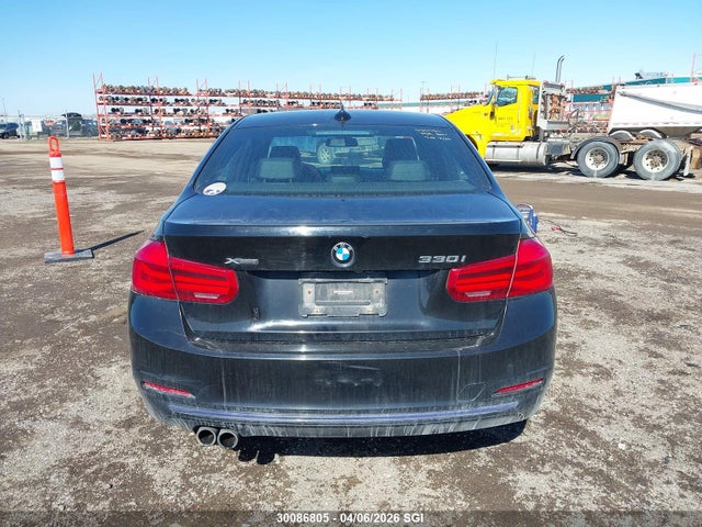 30086805 :رقم المزاد ، WBA8D9C58JA012666 vin ، 2018 Bmw 330 Xi مزاد بيع