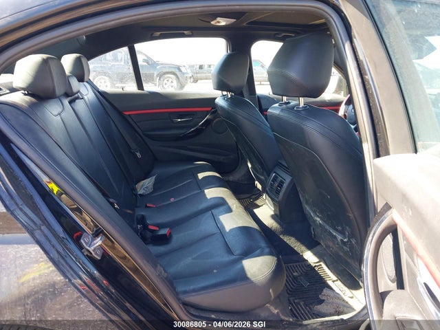 30086805 :رقم المزاد ، WBA8D9C58JA012666 vin ، 2018 Bmw 330 Xi مزاد بيع