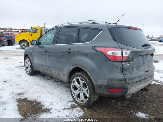 1FMCU9J94HUA72581 Ford Escape Titanium