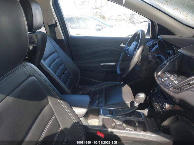 1FMCU9J96JUB64393 Ford Escape Titanium