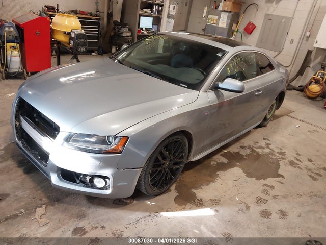 30087030 :رقم المزاد ، WAUSFBFR2AA048083 vin ، 2010 Audi A5 Premium مزاد بيع