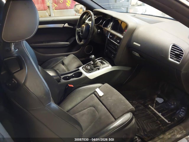 30087030 :رقم المزاد ، WAUSFBFR2AA048083 vin ، 2010 Audi A5 Premium مزاد بيع