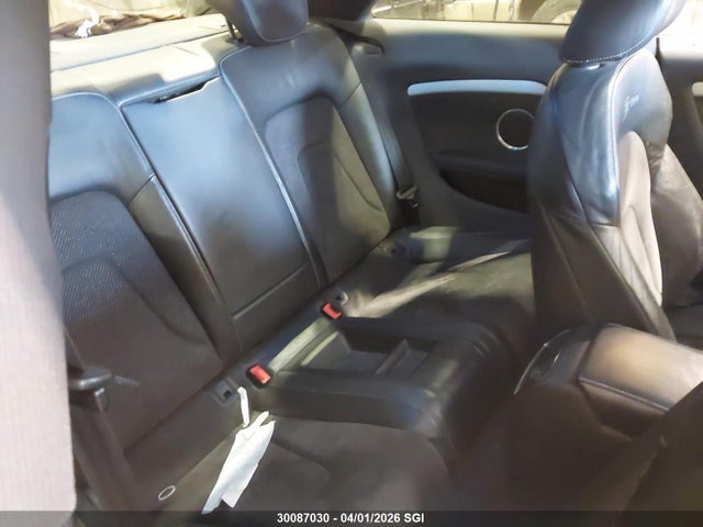 30087030 :رقم المزاد ، WAUSFBFR2AA048083 vin ، 2010 Audi A5 Premium مزاد بيع