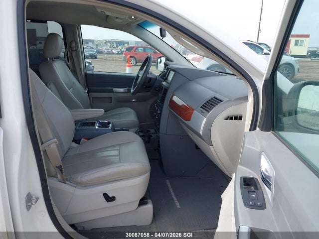 2008 Chrysler Town & Country Touring მანქანა იყიდება აუქციონზე, vin: 2A8HR54PX8R701023, აუქციონის ნომერი: 30087058