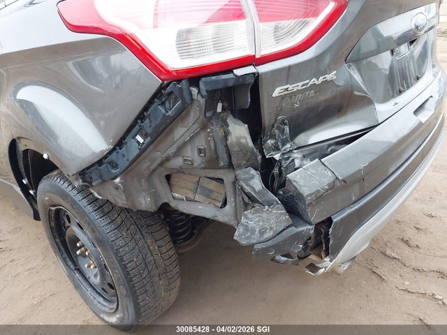 30085428 :رقم المزاد ، 1FMCU9G96FUC47577 vin ، 2015 Ford Escape Se مزاد بيع