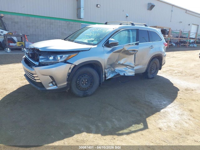 2018 Toyota Highlander Limited/ltd Platinum მანქანა იყიდება აუქციონზე, vin: 5TDDZRFH4JS898352, აუქციონის ნომერი: 30087401