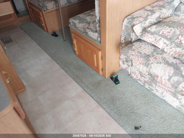 2002 Triple E Canada Ltd Topaz მანქანა იყიდება აუქციონზე, vin: 2TP275EB02W017633, აუქციონის ნომერი: 30087828