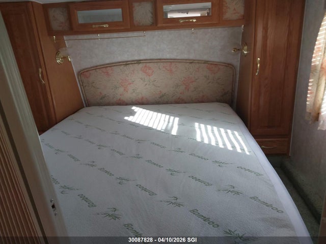 2002 Triple E Canada Ltd Topaz მანქანა იყიდება აუქციონზე, vin: 2TP275EB02W017633, აუქციონის ნომერი: 30087828