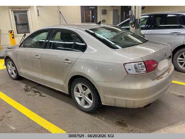 30087929 :رقم المزاد ، 3VWLL7AJ4DM204109 vin ، 2013 Volkswagen Jetta Tdi مزاد بيع