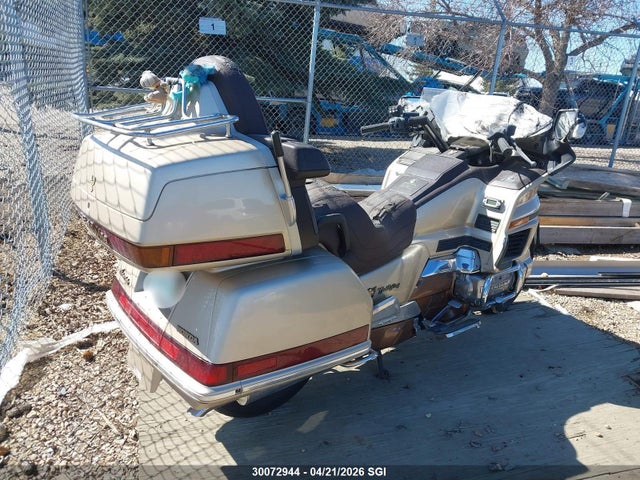 30072944 :رقم المزاد ، 1HFSC228XMA300035 vin ، 1991 Honda Gl1500 I مزاد بيع