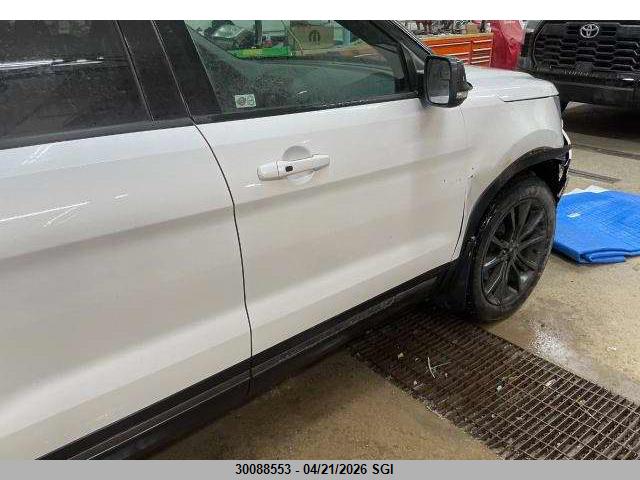 30088553 :رقم المزاد ، 1FM5K8D89JGB60817 vin ، 2018 Ford Explorer Xlt مزاد بيع