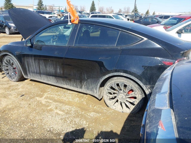 Tesla Model Y 2022 7SAYGDEFXNF391219 Image 3