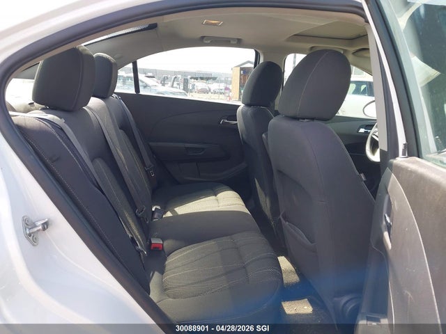 1G1JC5SH6F4190103 Chevrolet SONIC LT