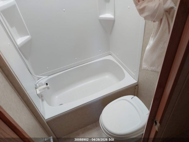 30088902 :رقم المزاد ، 1UJBJ02N251EF2742 vin ، 2005 Jayco 2700rl مزاد بيع